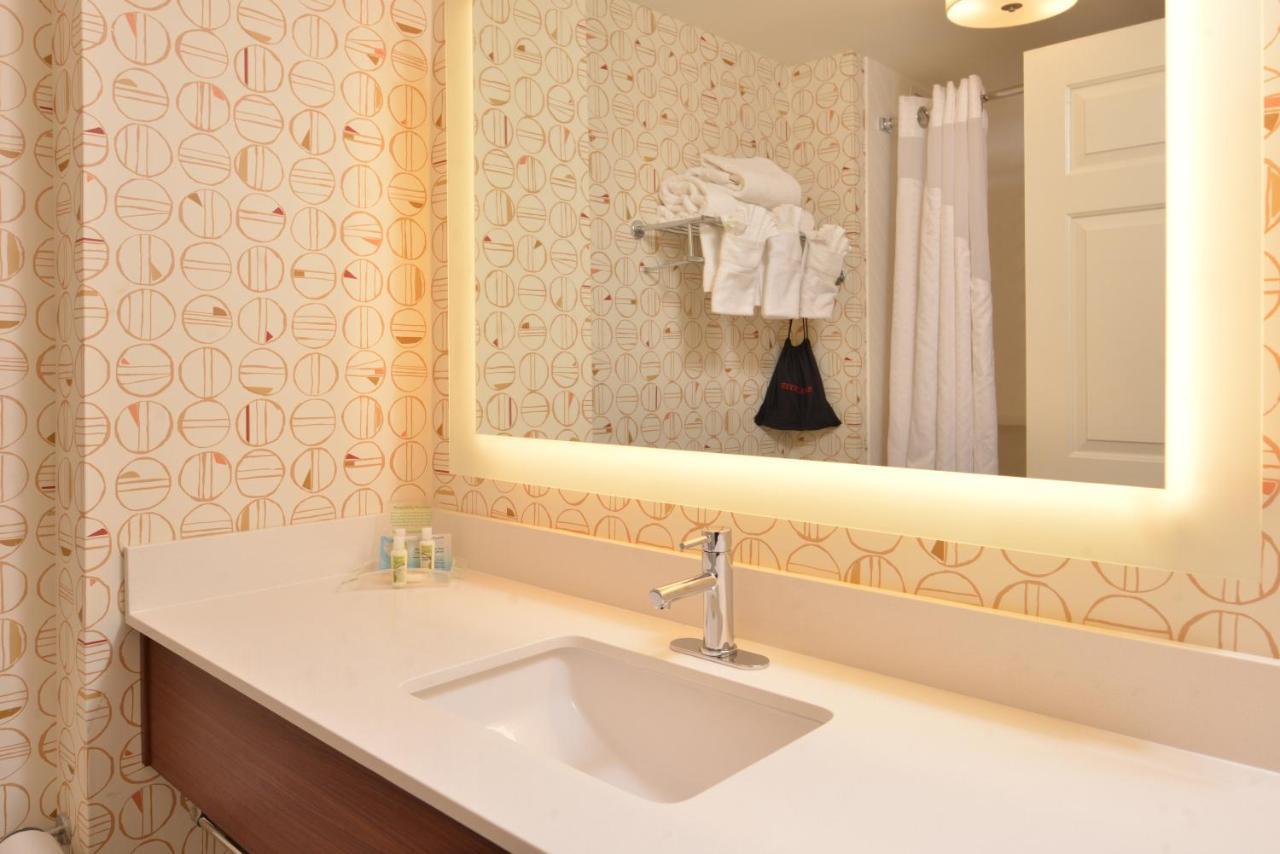 Holiday Inn & Suites Raleigh Cary By Ihg Екстериор снимка